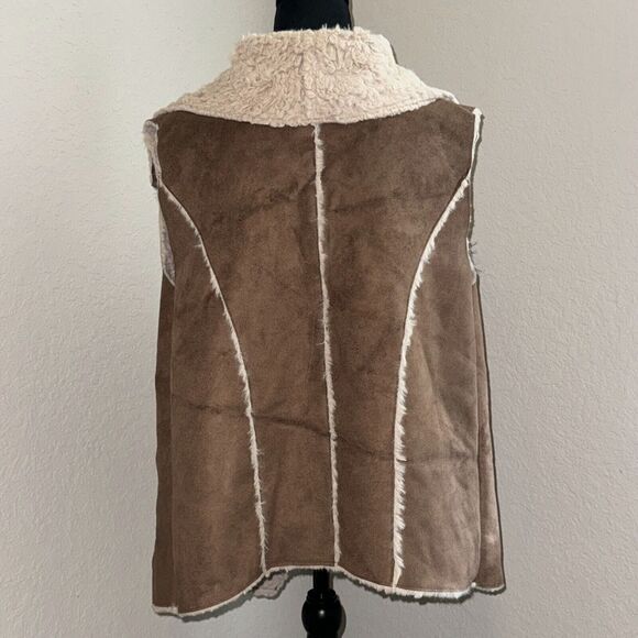 YMI Faux Fur Vest Women's 1X Plus Brown Classic Shawl Collar Pockets Open Front - Picture 3 of 7